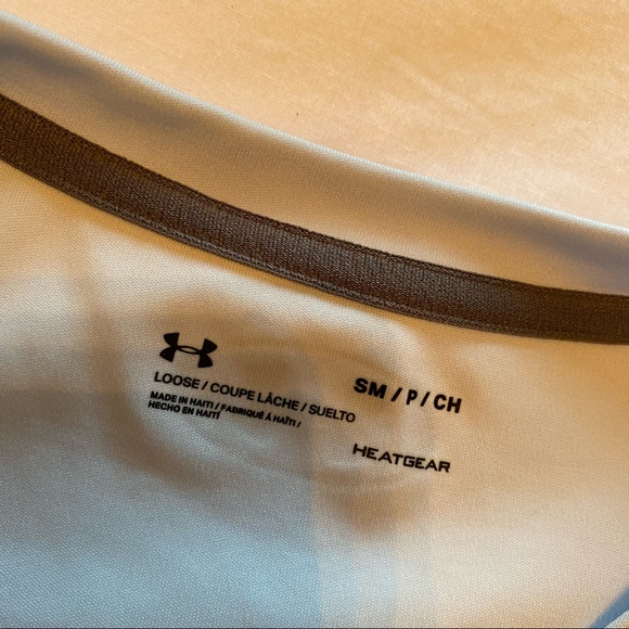 Light blue under armor shirt - Picture 2 of 4